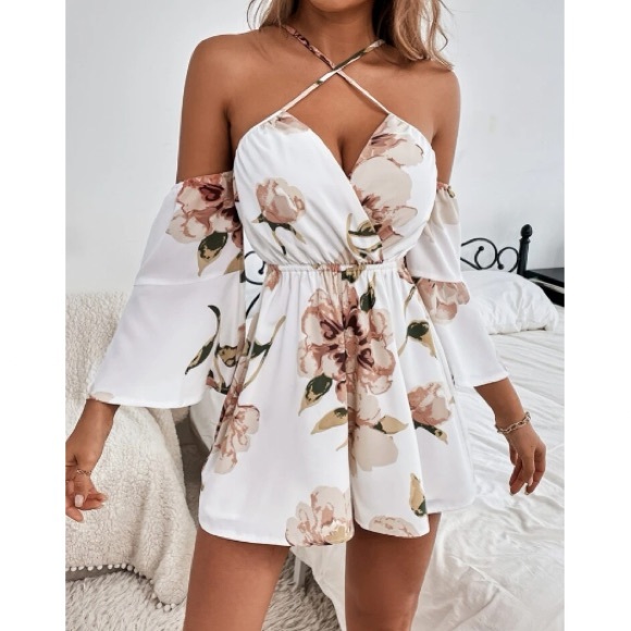 Boho floral print crisscross open back romper - Picture 4 of 5